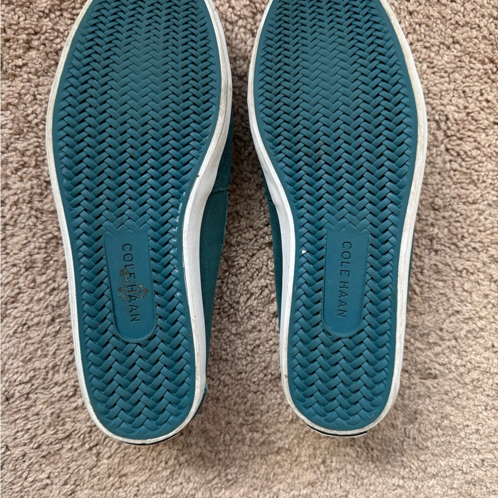 size 8.5. The price is $20. Color: turquoise. - Picture 5 of 5
